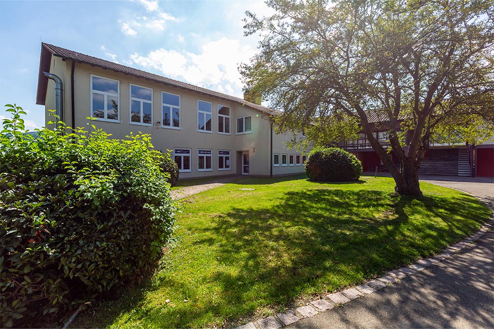 Schulgebäude von außen Schulgebäude von außen